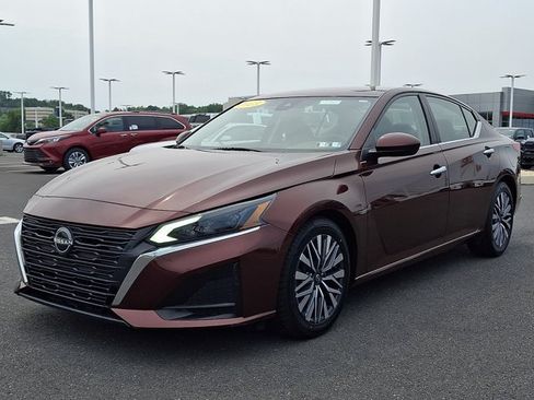 Used 2023 Nissan Altima 2.5 SV FWD image 3