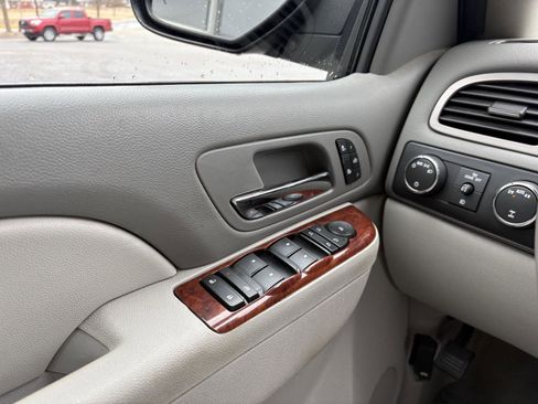 Used 2014 GMC Yukon XL SLT w/ SLT Chrome Package image 13