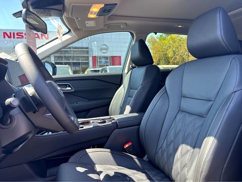 New 2026 Nissan Rogue Platinum AWD/4WD image 18