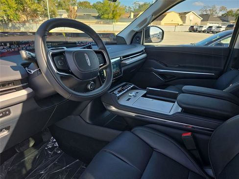 New 2026 Lincoln Navigator L Reserve AWD/4WD image 17
