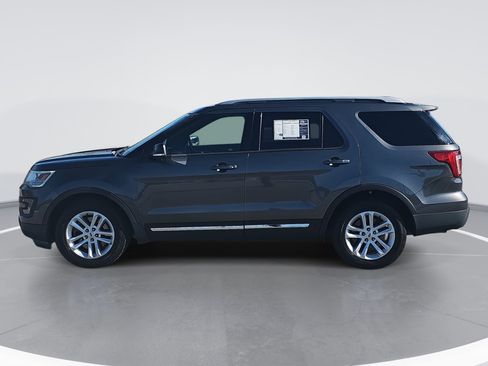 Used 2016 Ford Explorer XLT w/ Equipment Group 202A image 6