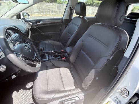Used 2019 Volkswagen Golf SE FWD image 8