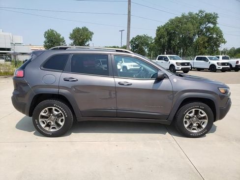 Used 2019 Jeep Cherokee Trailhawk w/ Cold Weather Group AWD/4WD image 3