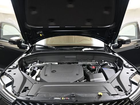 New 2026 Volvo XC90 B6 Plus w/ Protection Package Premier image 9