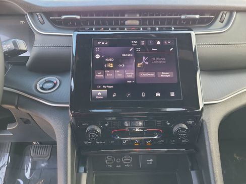 New 2025 Jeep Grand Cherokee Altitude image 24