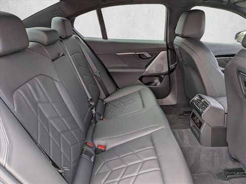 Used 2026 BMW 530i w/ M Sport Package RWD image 21