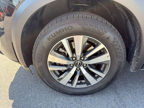 Used 2025 Nissan Pathfinder SL AWD/4WD image 9