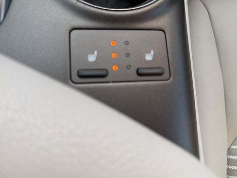 Used 2024 Toyota Camry SE image 9