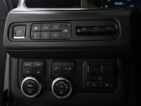 Used 2023 GMC Yukon XL Denali Ultimate AWD/4WD image 28