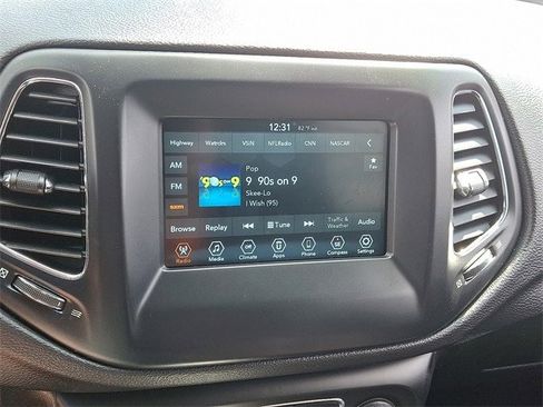 Certified 2020 Jeep Compass Latitude image 16