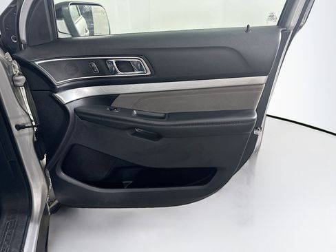 Used 2017 Ford Explorer XLT w/ Equipment Group 202A image 34