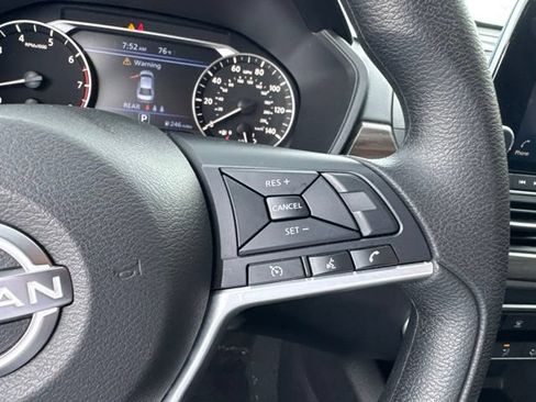 Used 2025 Nissan Altima 2.5 SV FWD image 25