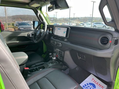 Used 2025 Jeep Wrangler Unlimited Rubicon image 28