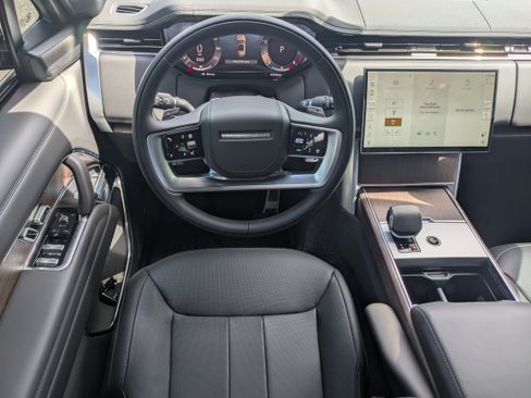 Used 2025 Land Rover Range Rover SE AWD/4WD image 15