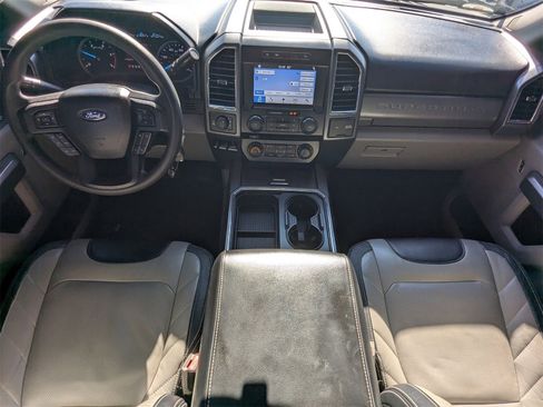 Used 2017 Ford F250 XLT w/ XLT Premium Package image 16