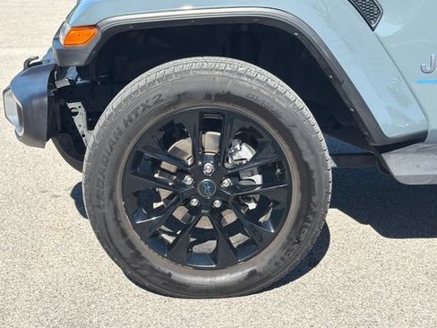Used 2025 Jeep Wrangler Unlimited Sahara AWD/4WD image 40