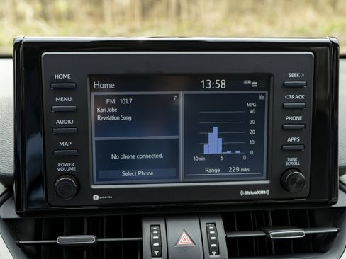 Used 2020 Toyota RAV4 XLE Premium image 29