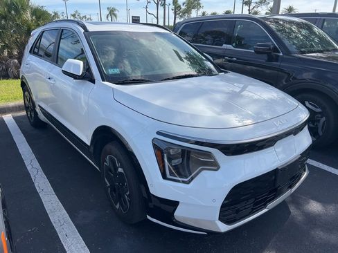 Certified 2023 Kia Niro Wave w/ Wave Preserve Package image 3