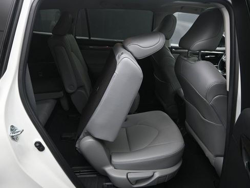 Used 2021 Toyota Highlander Limited image 38