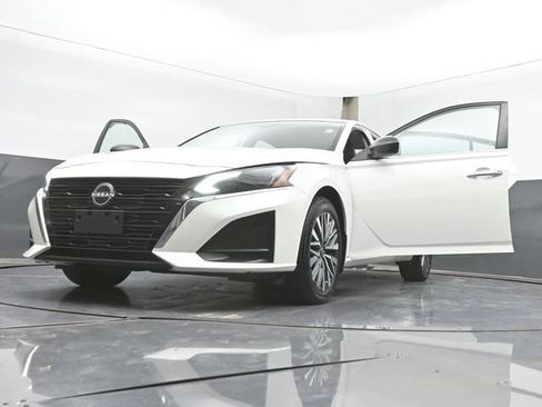 Used 2024 Nissan Altima 2.5 SV AWD/4WD image 51