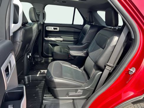 Used 2023 Ford Explorer Limited w/ Equipment Group 301A AWD/4WD image 12