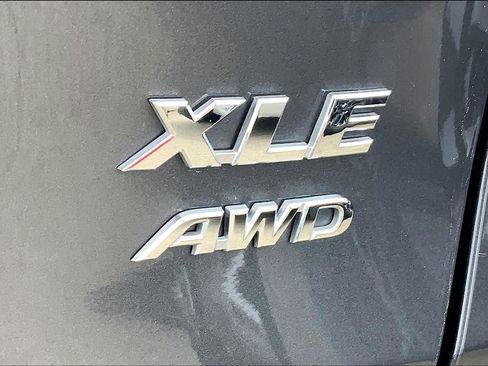 Used 2025 Toyota RAV4 XLE AWD/4WD image 10
