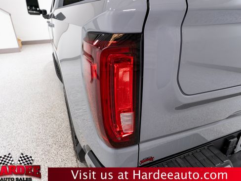 Used 2024 GMC Sierra 1500 AT4 w/ Technology Package AWD/4WD image 9