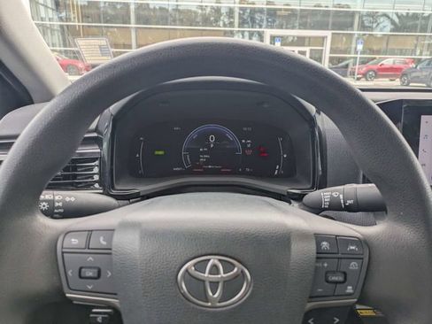 Used 2025 Toyota Camry LE image 27
