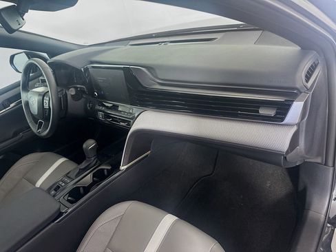 Used 2025 Toyota Camry SE image 29