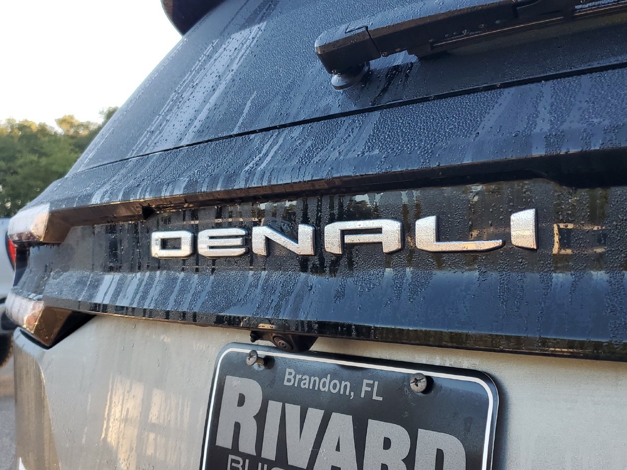 Used 2024 GMC Acadia Denali w/ Super Cruise Package FWD image 8