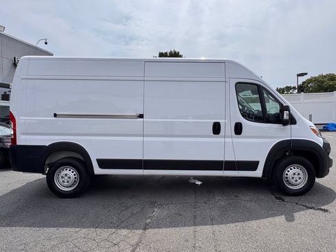Used 2026 RAM ProMaster 2500 w/ Convenience Group FWD image 9