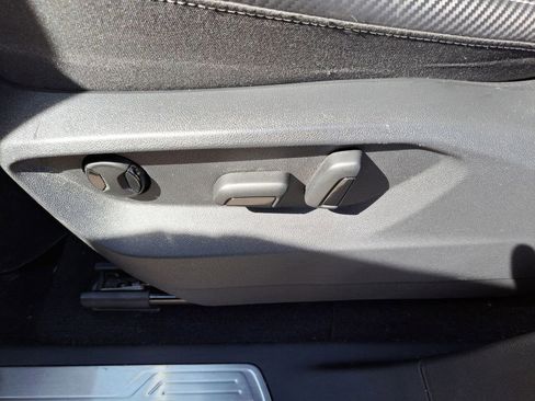 Used 2021 Volkswagen Atlas Cross Sport SE image 12