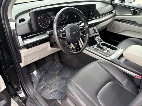 Used 2024 Kia Carnival LX FWD image 28