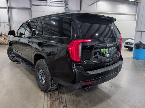 Used 2022 GMC Yukon XL SLE AWD/4WD image 4