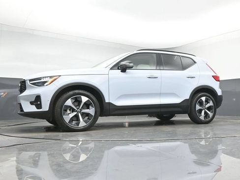 Used 2024 Volvo XC40 B5 Plus w/ Climate Package AWD/4WD image 13