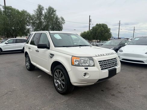 Used 2009 Land Rover LR2 HSE image 2