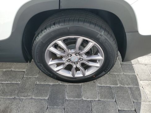 Used 2022 GMC Terrain SLT w/ Infotainment Package II image 6