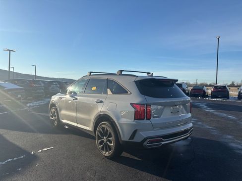 Certified 2022 Kia Sorento SX image 5
