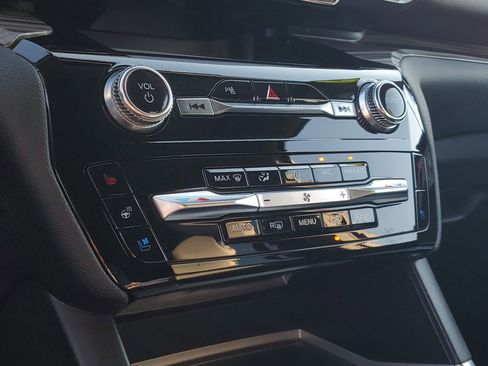 Used 2023 Ford Explorer Limited image 12