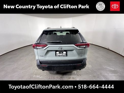 Used 2020 Toyota RAV4 XLE Premium image 4