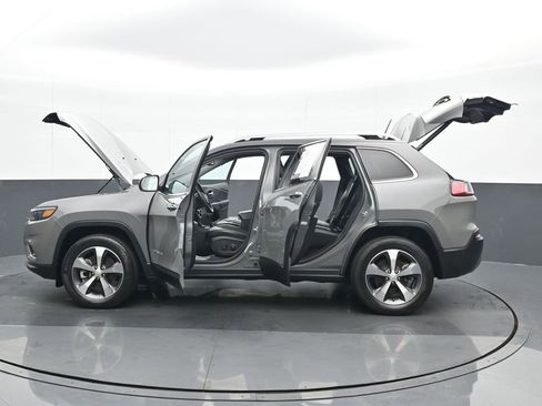 Used 2021 Jeep Cherokee Limited image 27