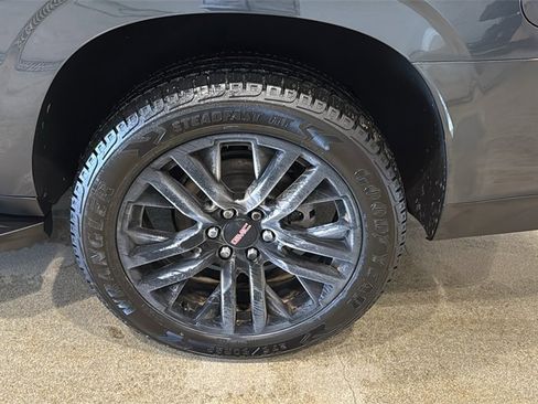 Used 2021 GMC Yukon XL SLT w/ SLT Luxury Package image 10