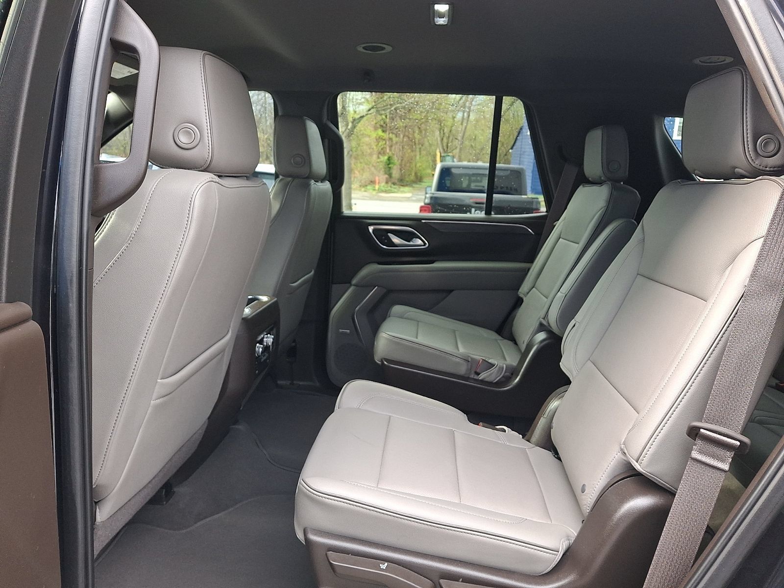 Used 2022 GMC Yukon SLT w/ SLT Luxury Package AWD/4WD image 11