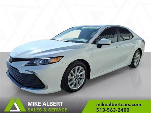 Used 2021 Toyota Camry LE image 3