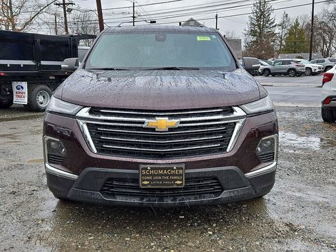 Used 2023 Chevrolet Traverse LT image 3