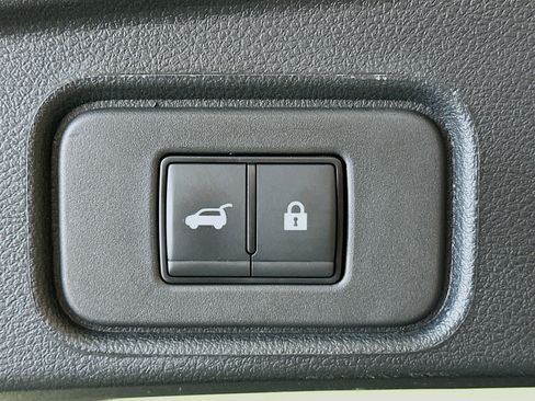 Used 2025 Nissan Pathfinder SL image 31