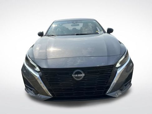Used 2025 Nissan Altima 2.5 SV FWD image 12
