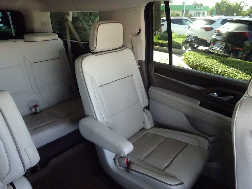 Certified 2022 GMC Yukon XL Denali w/ Denali Premium Package AWD/4WD image 16
