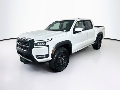 Used 2026 Nissan Frontier PRO-4X AWD/4WD image 3