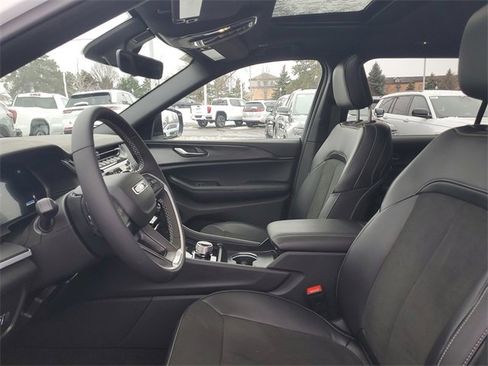 New 2025 Jeep Grand Cherokee L Altitude image 19